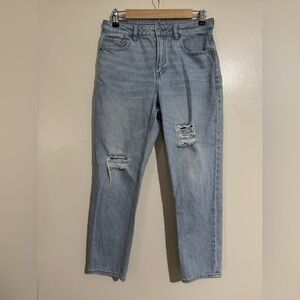 American Eagle Strigid Mom jean Light Blue Distressed Women Jeans Size 6 short